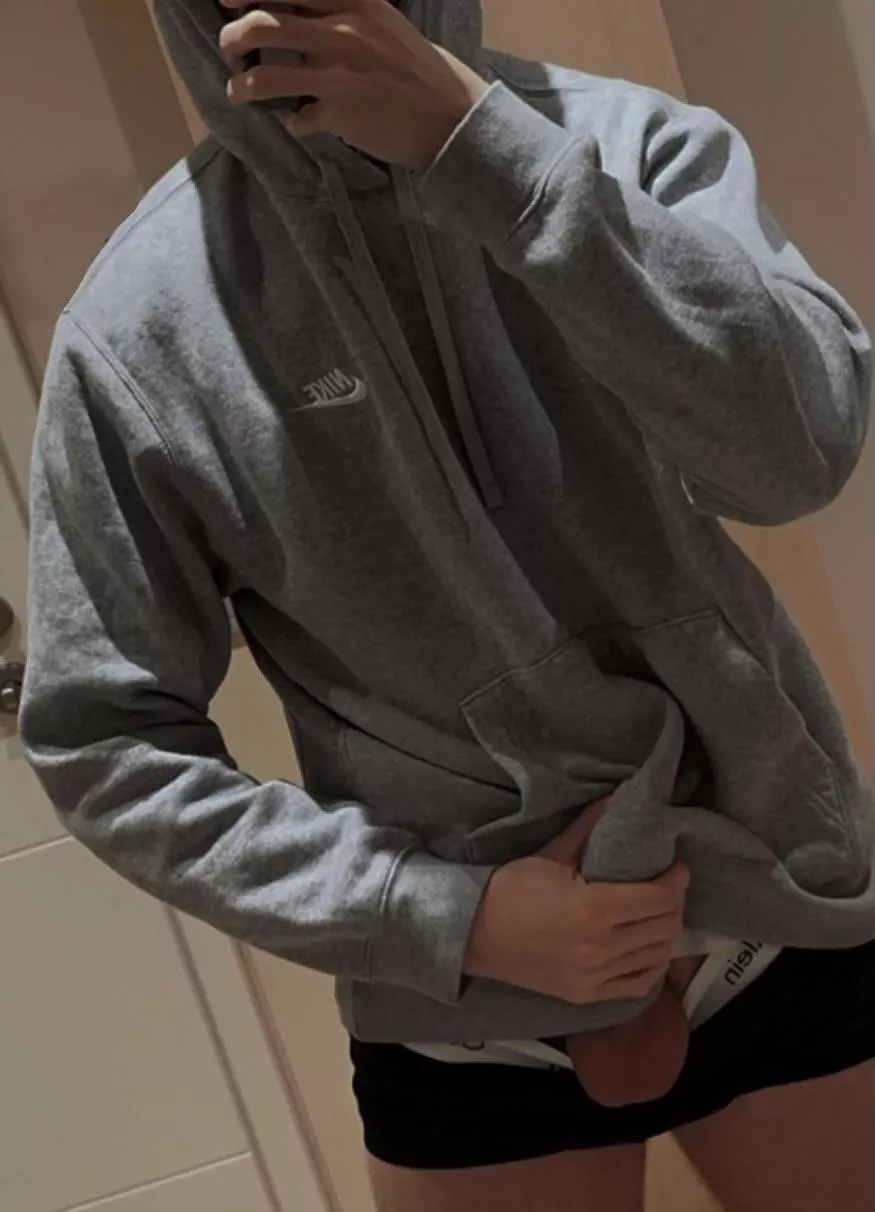 being wild in the public gym 18yo posted by Sensitive_Airline_63