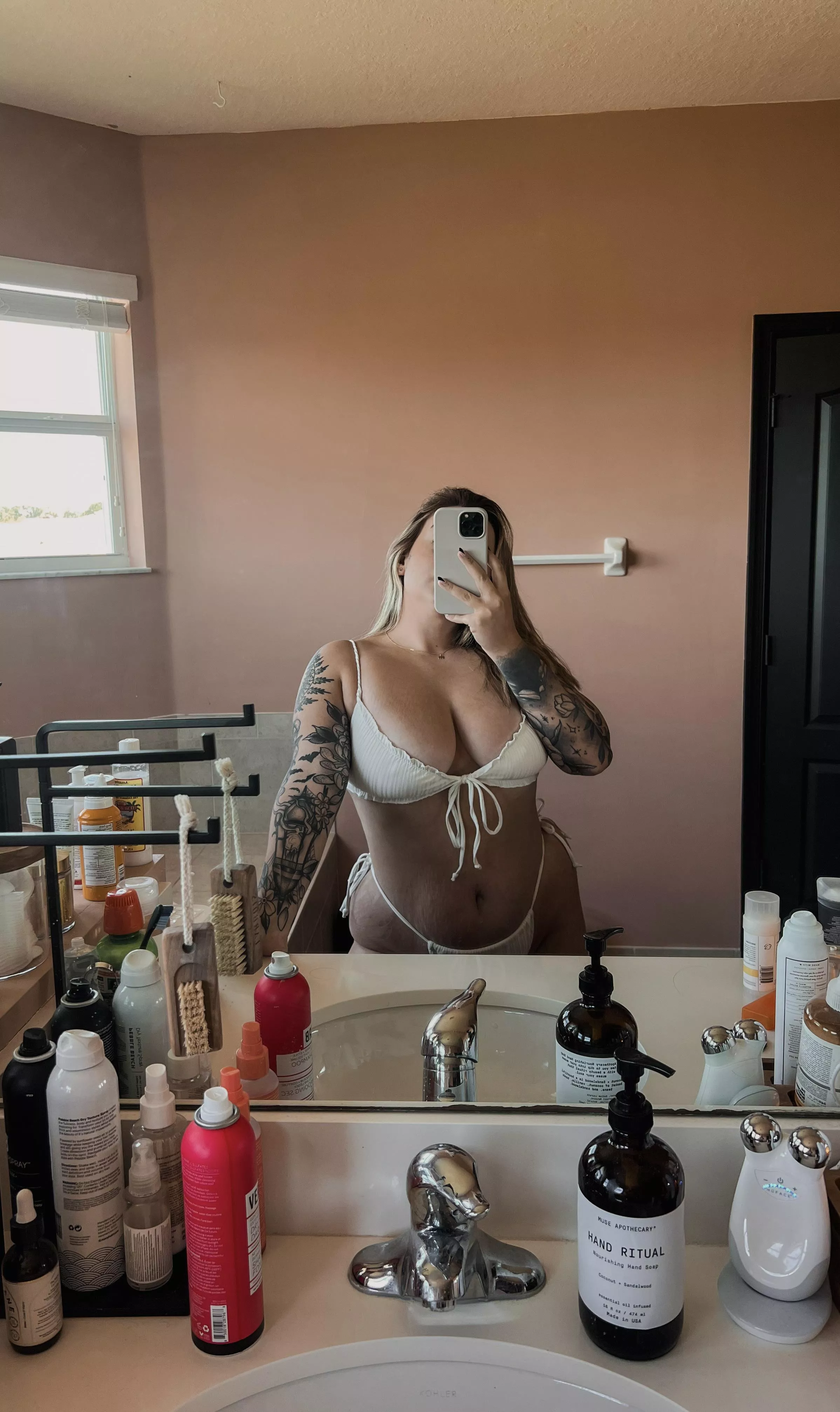 Bend me over the counter  posted by gabiii_carter