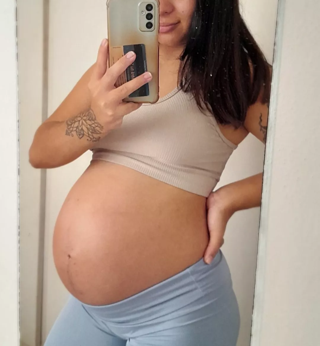Describe my pregnant body, horny Latin mom posted by LatorreMelina