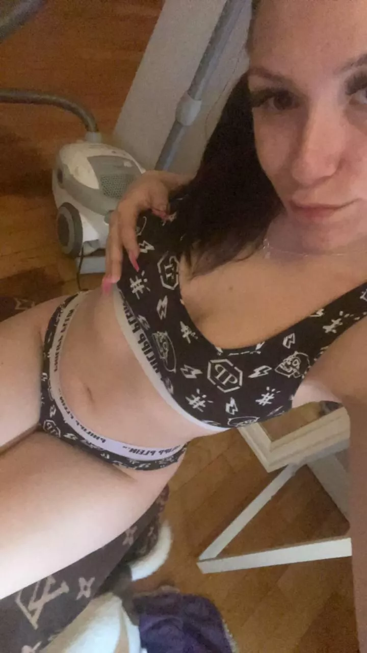 Do men like small 18 year olds like me posted by Camillaa10