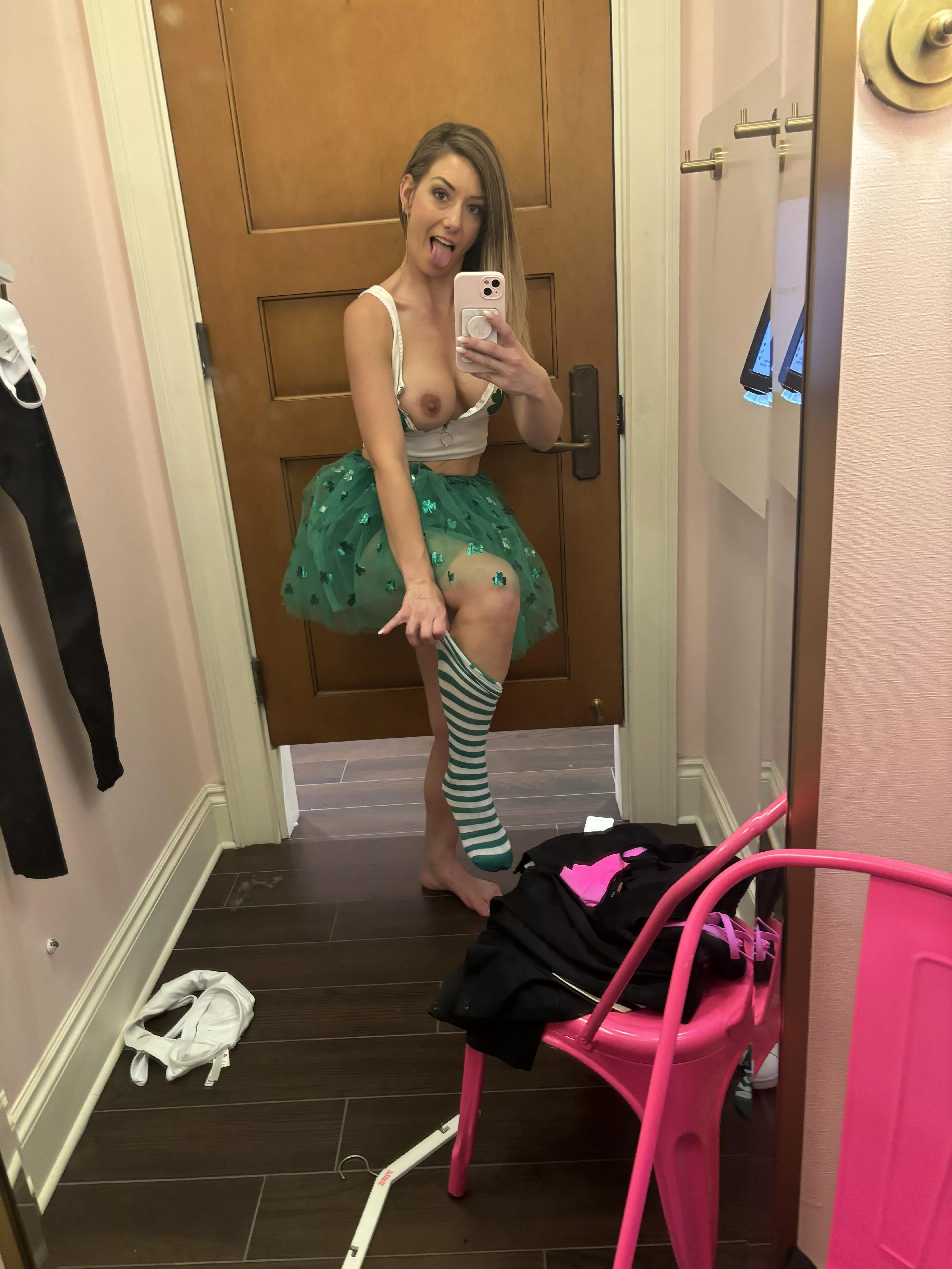 Dressing room fun posted by onlinexbabex69xx
