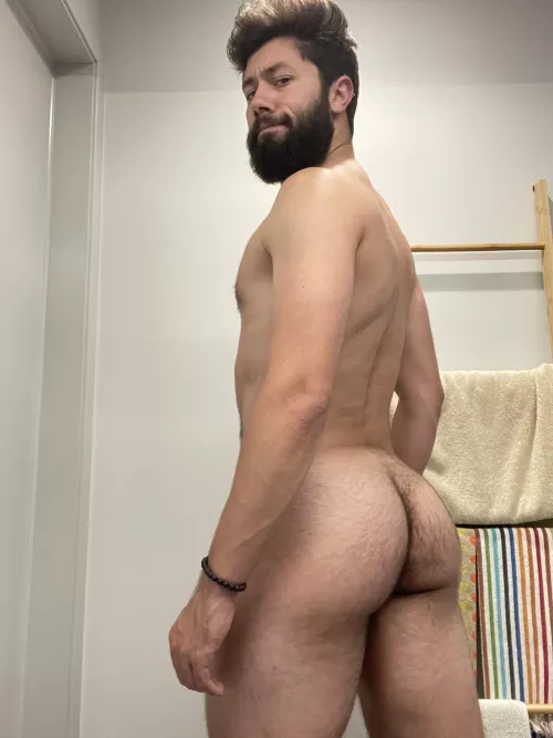 Give it a squeeze⚡️ by AxlRagnarok