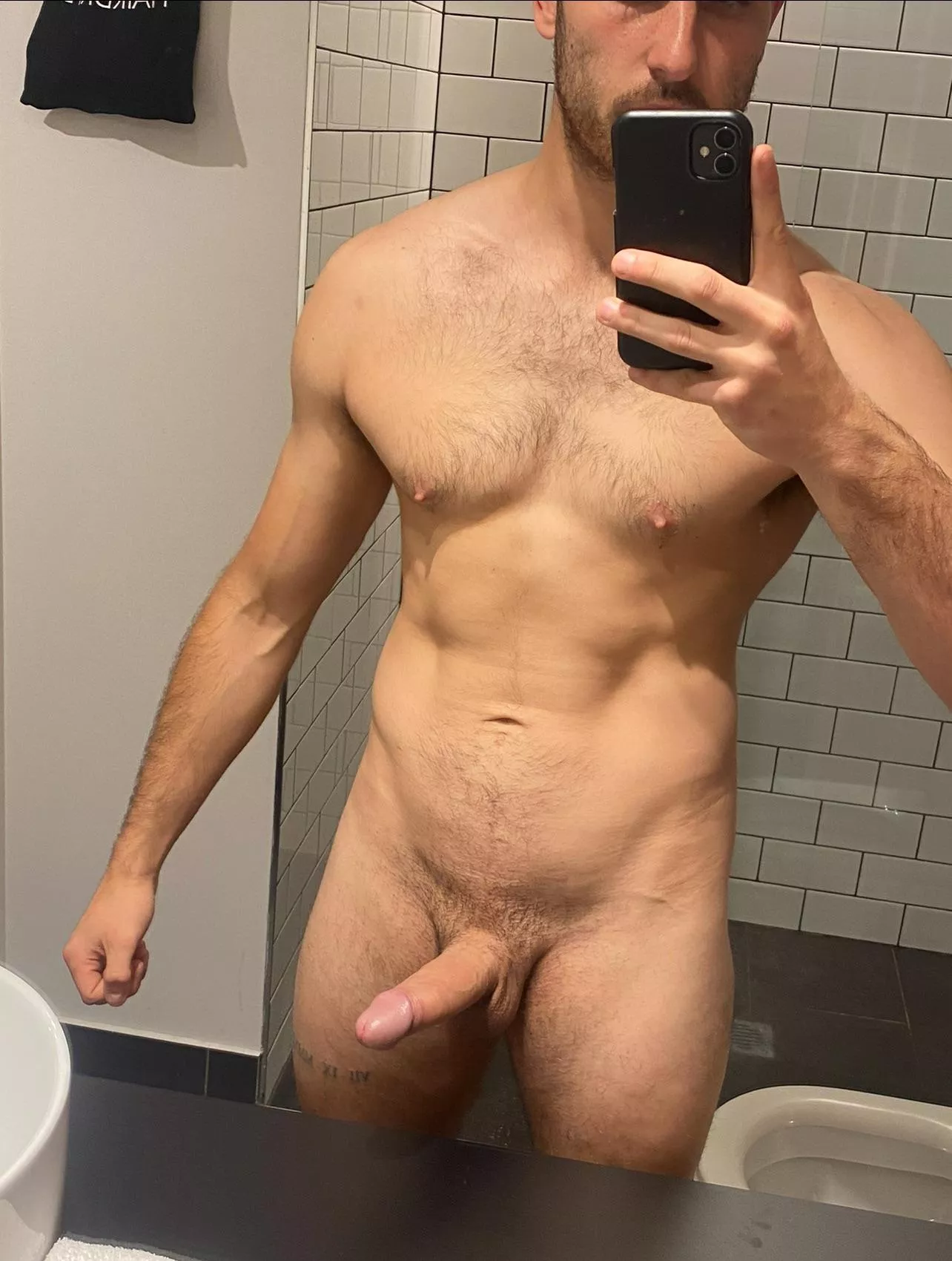 Hotel bathrooms have great lighting! posted by Majestic_Hall8510