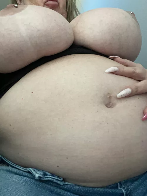 I hadn’t eaten very much yesterday cause I was getting new ink (makes me woozy) as soon as I was done I had to grab McDonald’s, just a couple of burgers and fries and nuggies. Felt way better but Mcds really swells me up💕💕💕had to undo my pan by MissFringelady