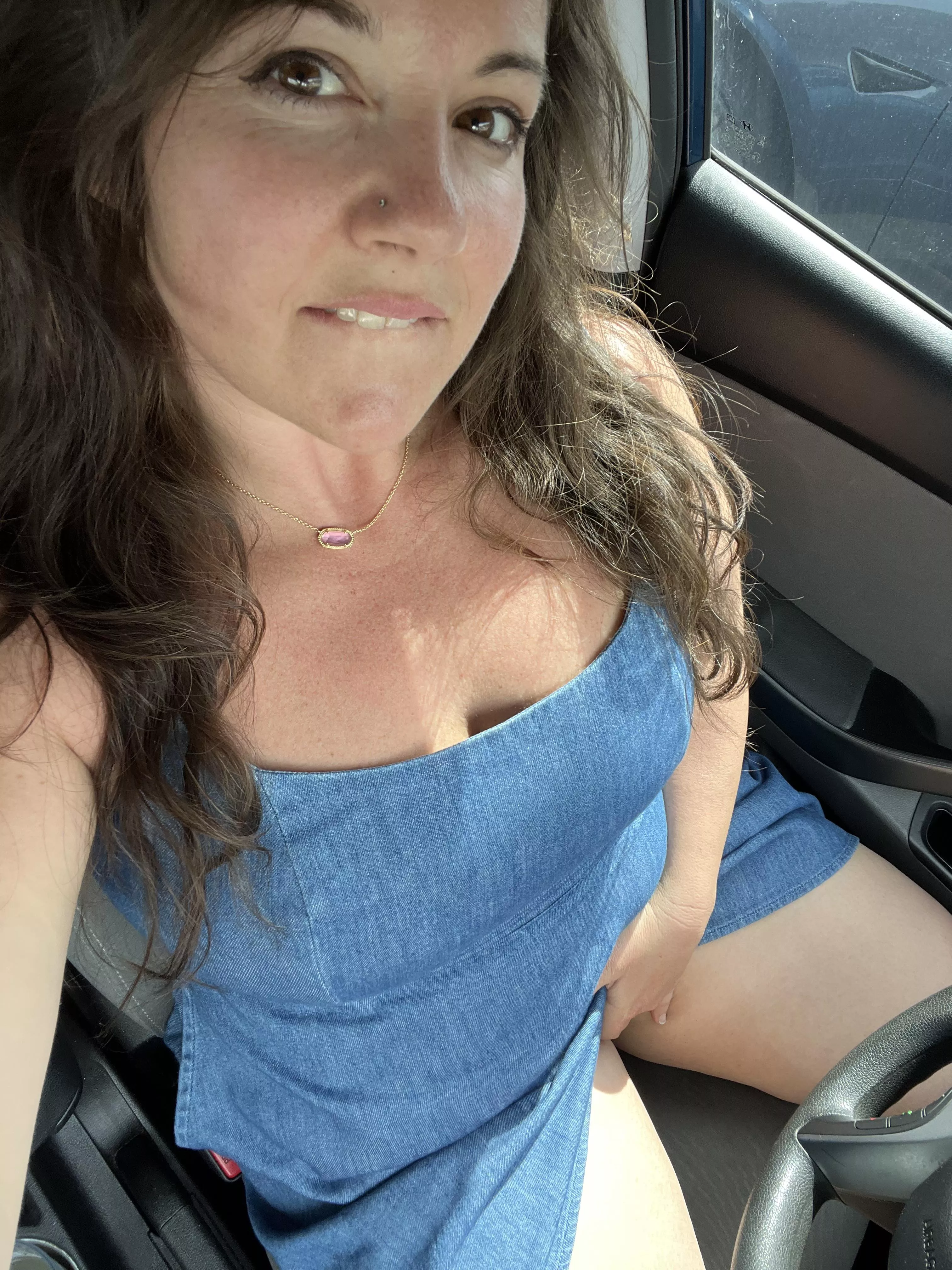 I’m the hottest MILF after carpool posted by HelloLanna_XO