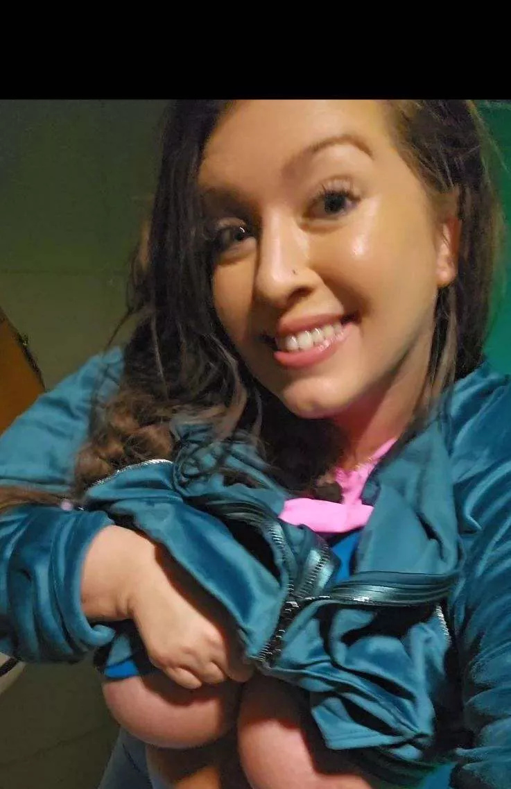 I’m waiting to show you Daddy  posted by Babylittlelo