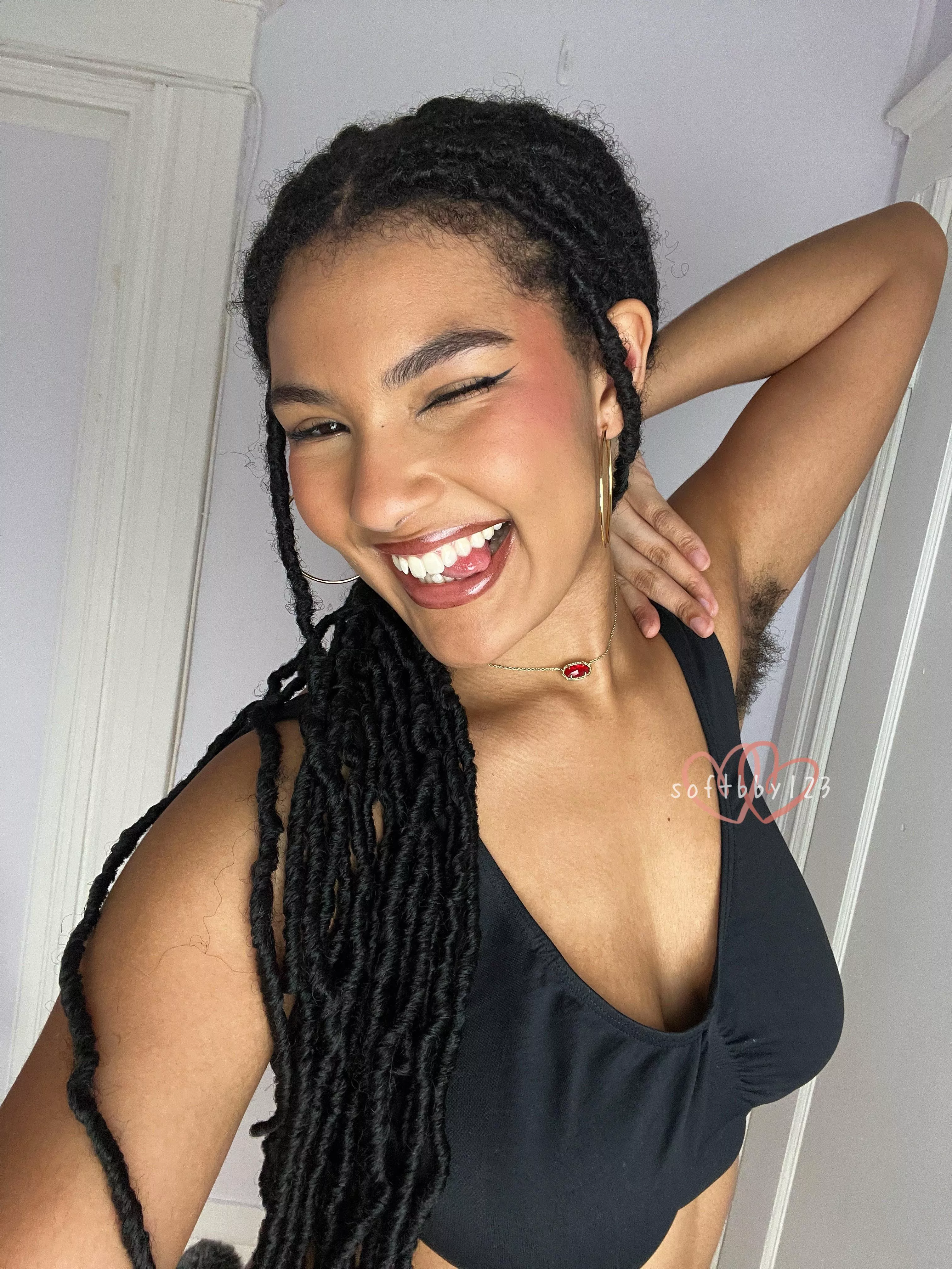 Just look at the length on that pit hair  posted by softbby123