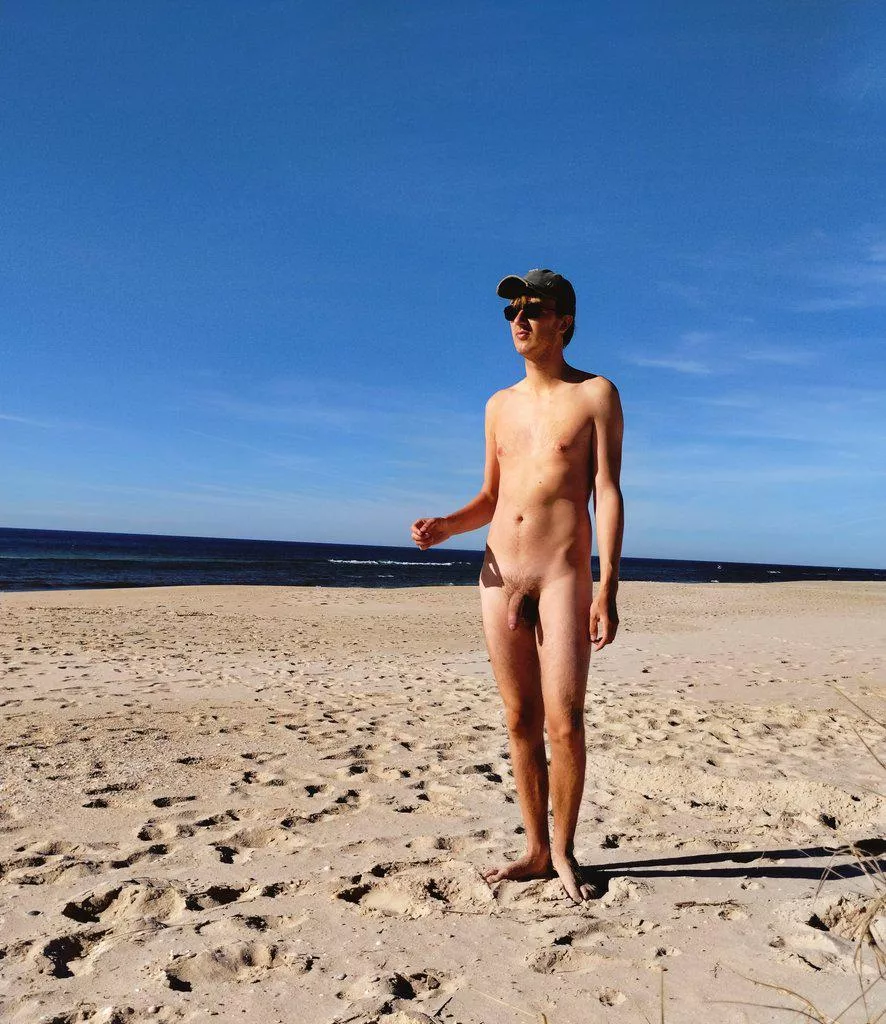 living the dream 🍃👣 posted by thenudedrumlin