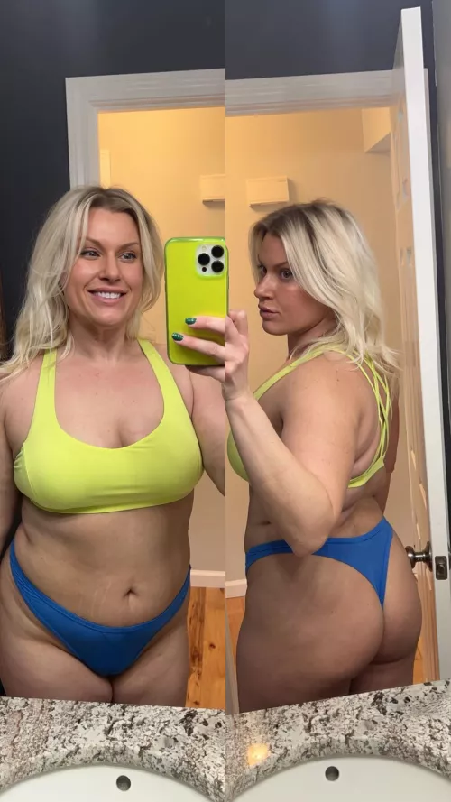 My face is cute but i look great from behind! F36 by NurseBrooklynx