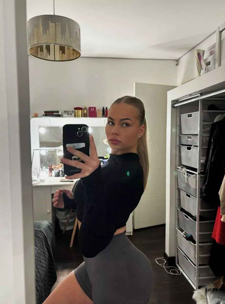 My new leggings looks so sexy on me posted by melicherry