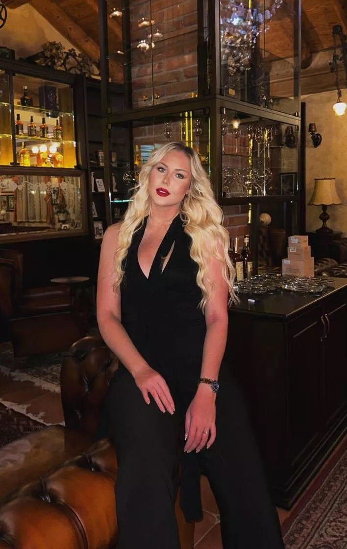 Nothing more sexy and classy than a black Dress... Do u agree? posted by -skyz_gazer-