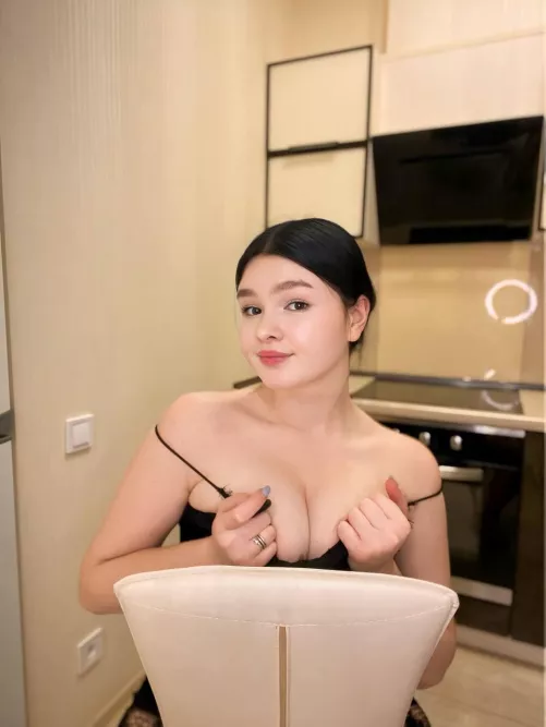 That cleavage can make you get hard by Rafaelsn666