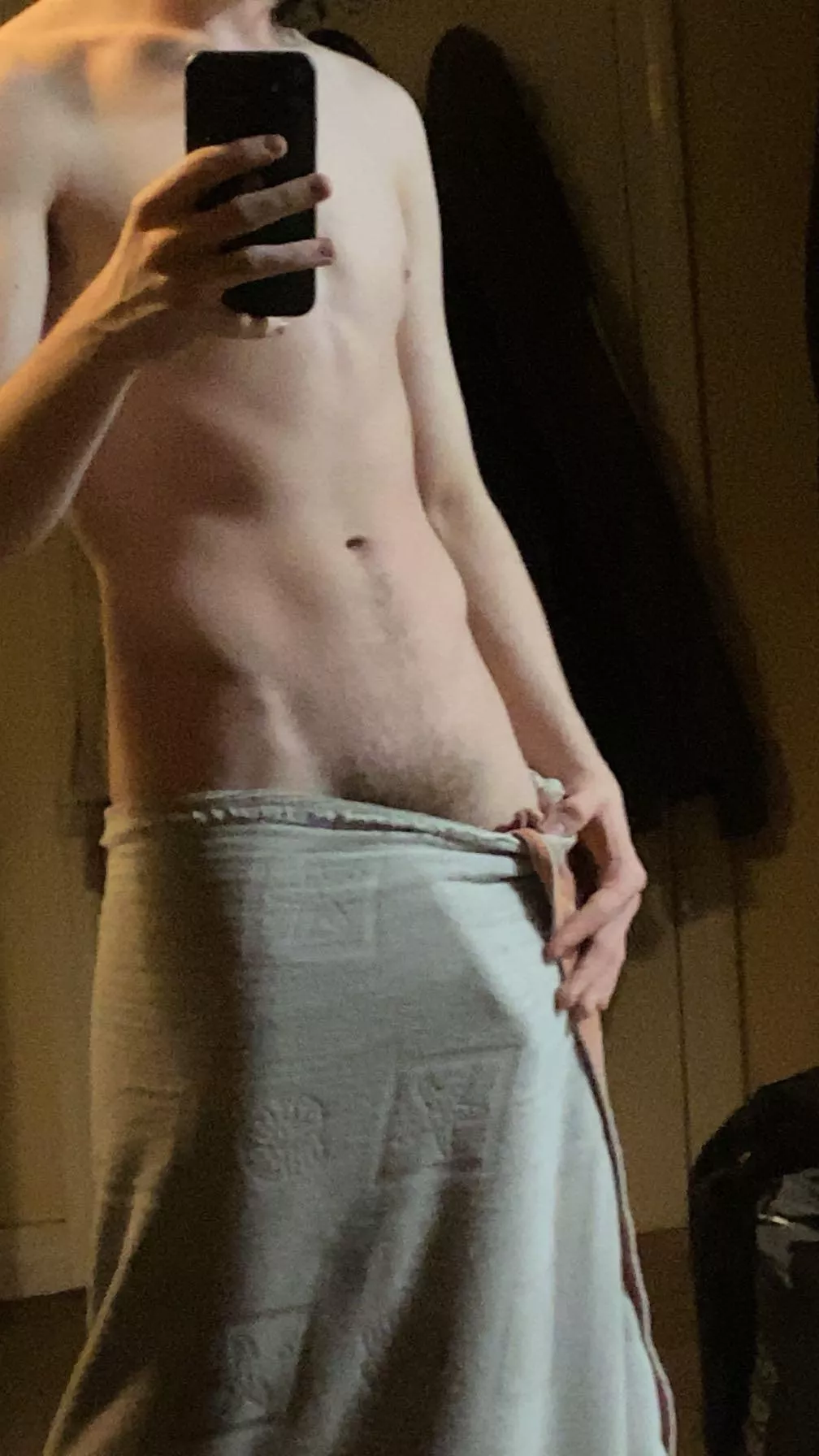 This towel is a bit loose would hate for it to fall right? posted by DuckConstant7939