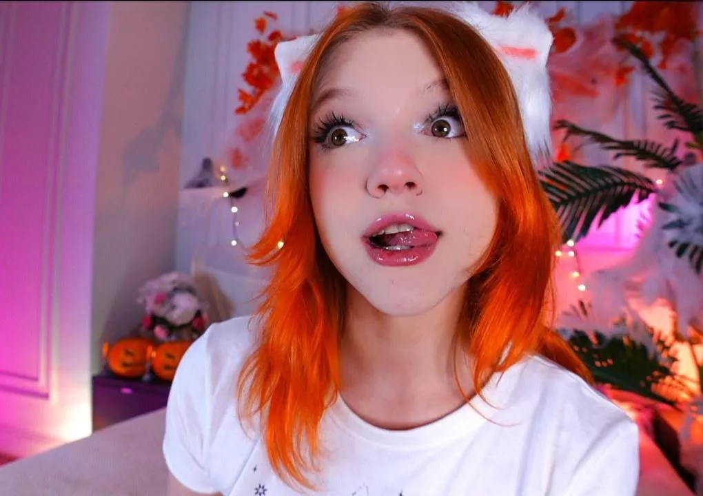 Wanna come give this kitty a pet? posted by GracefulBabe