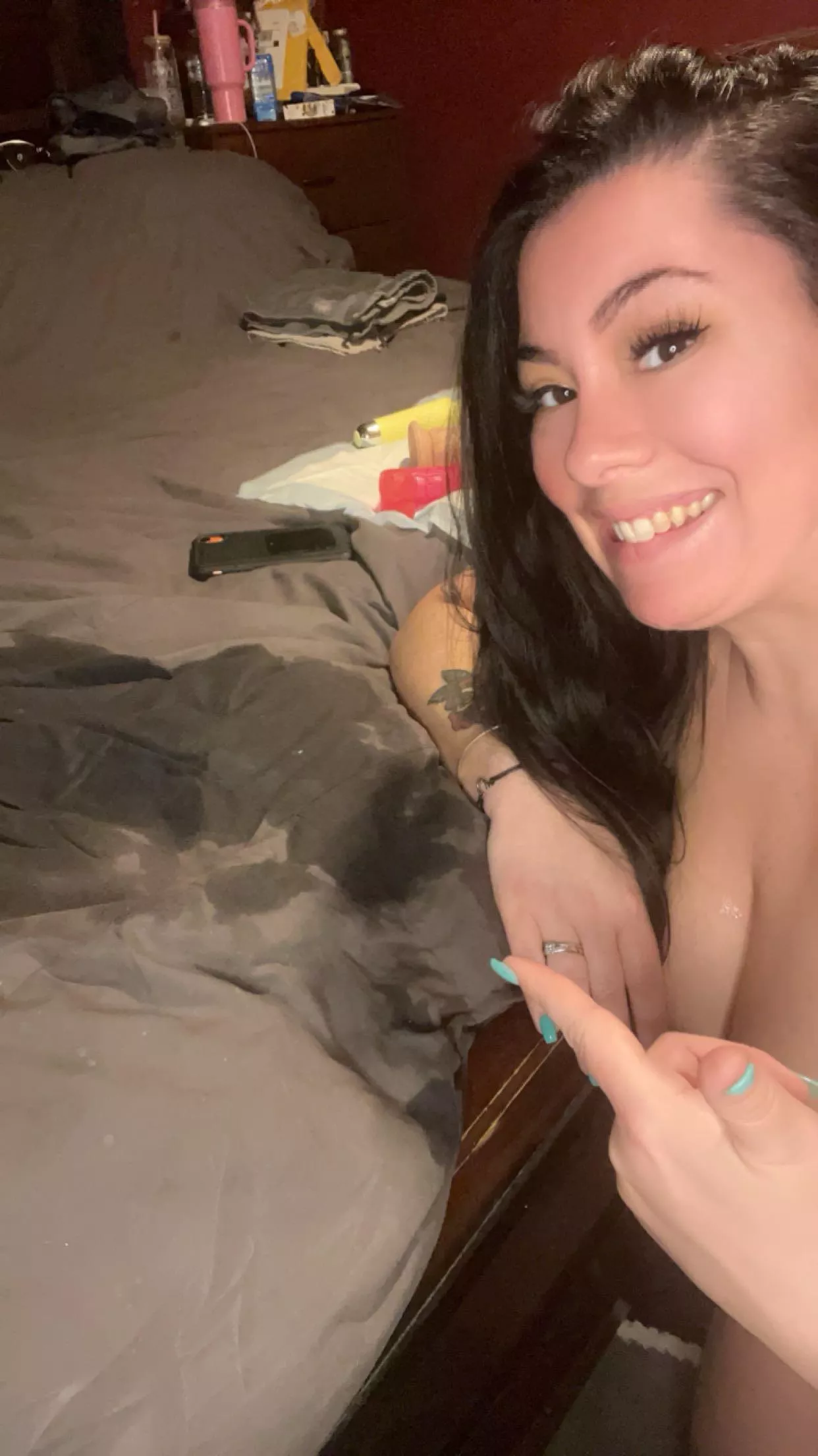 When your side dude makes you spray all over hubby’s blanket  posted by Cccuuunnntttsuela