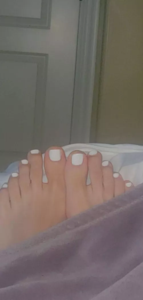 Are ‘boy feet’ even sexy? 😭 by HaileyKarma