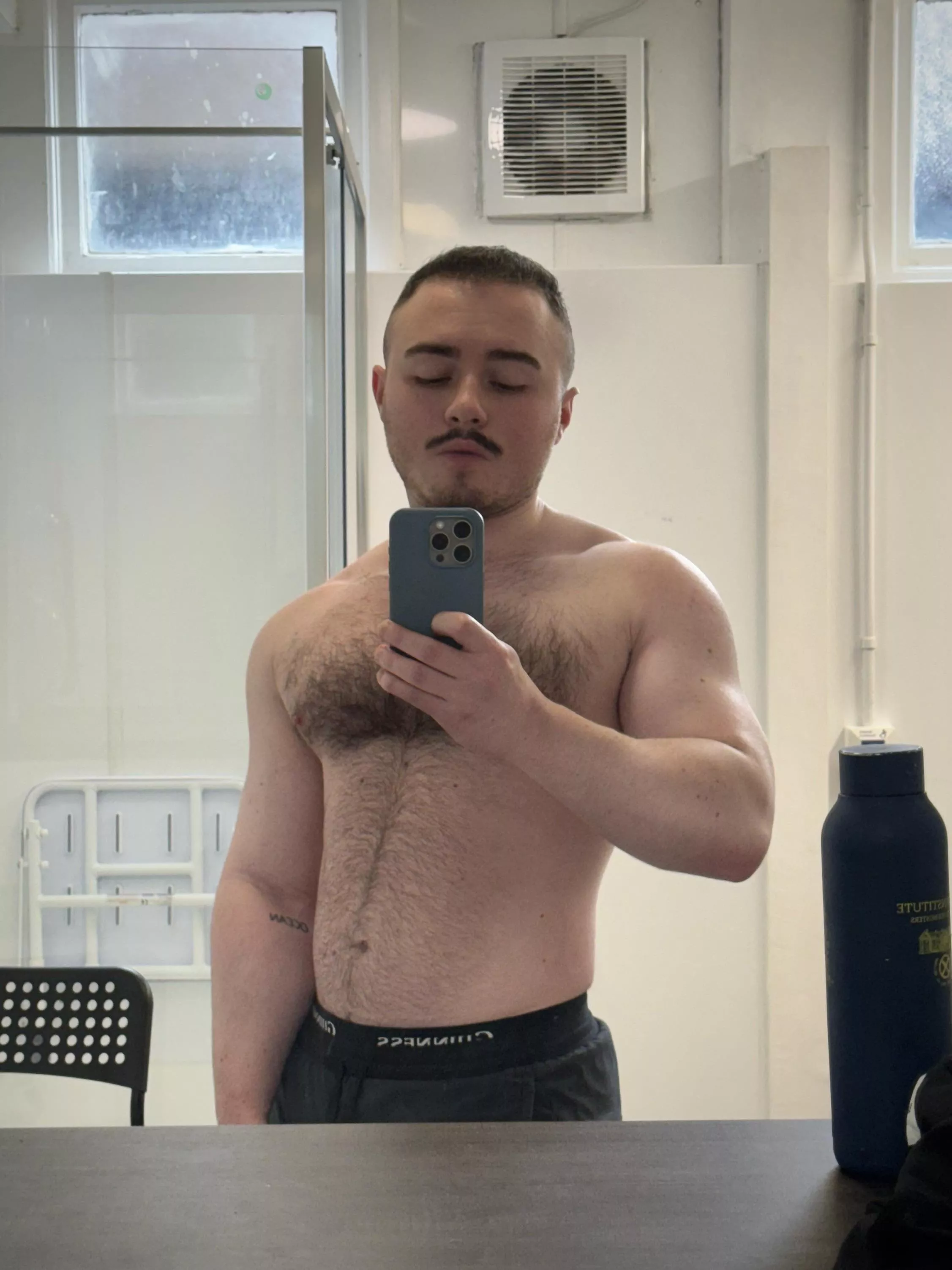 Back with a gym selfie of course 🏋️‍♂️ posted by acuraintegral