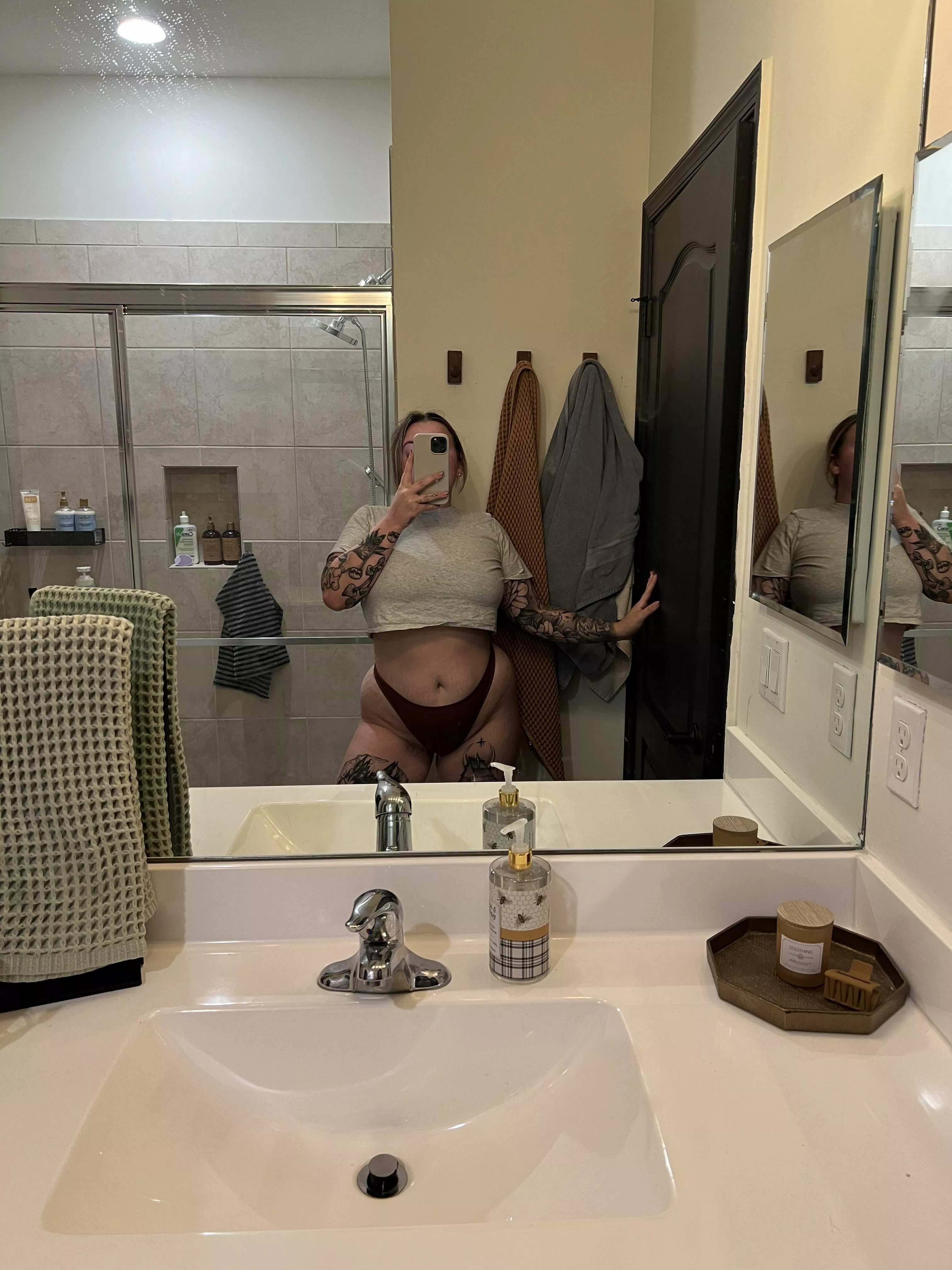 Bend me over the counter  posted by gabiii_carter