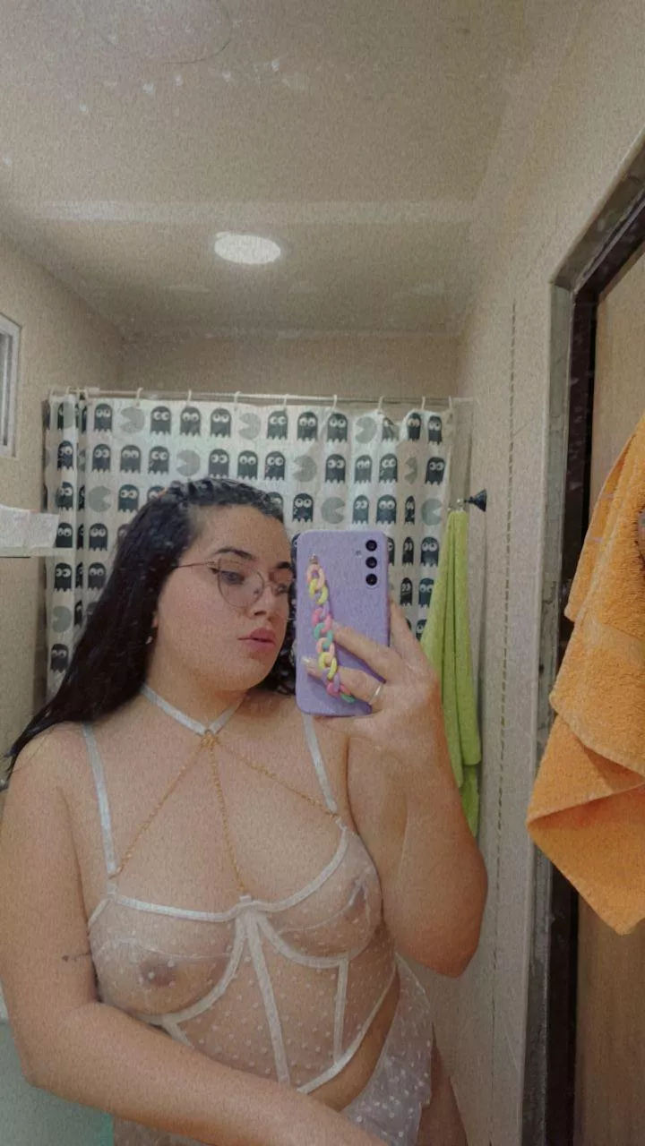  Do you like the color white? [F]  posted by -natasha_ss