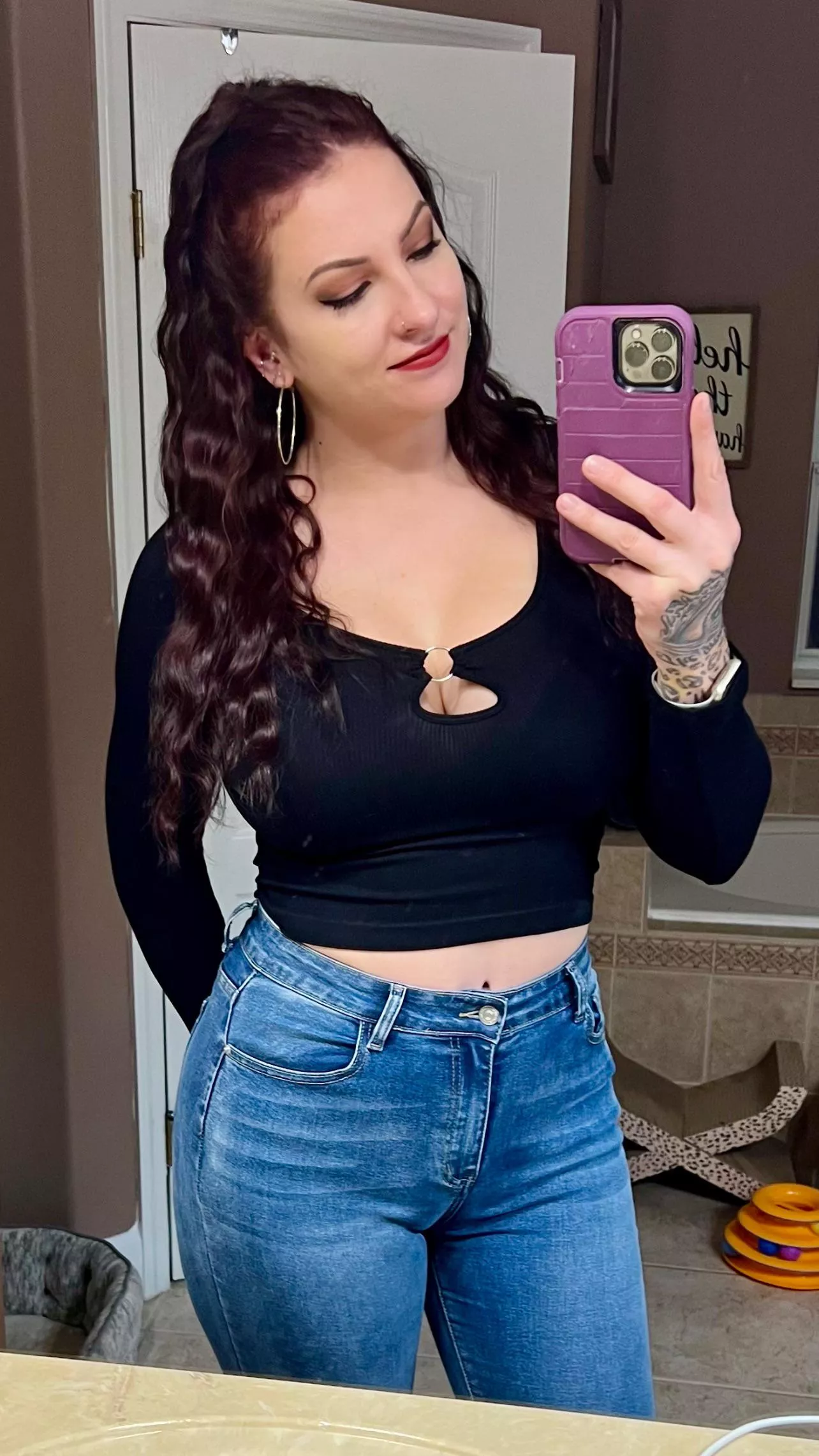 Do you love my curves?.. posted by KinkyCurvyKatie