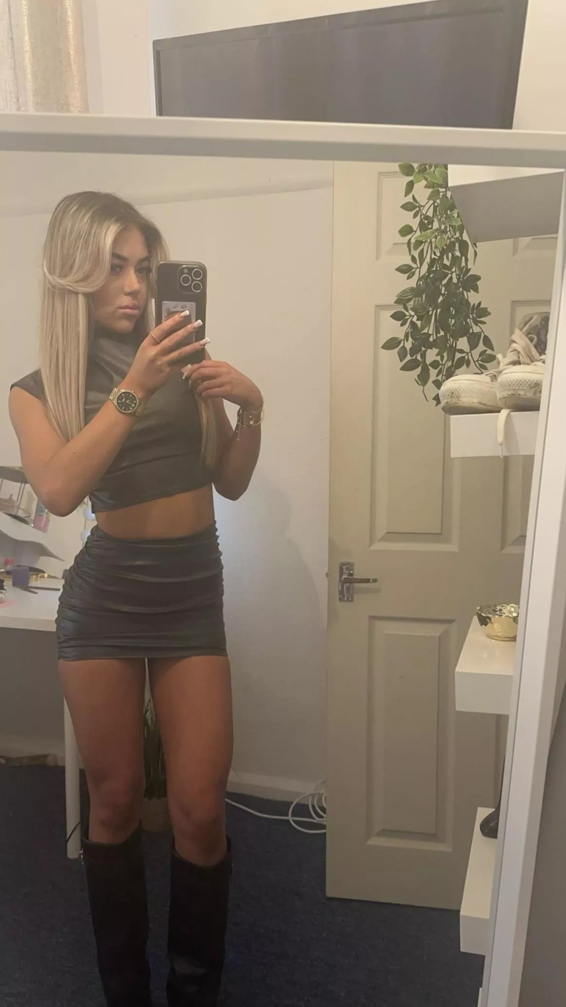 dress to impress (or undress) posted by cherries_rain