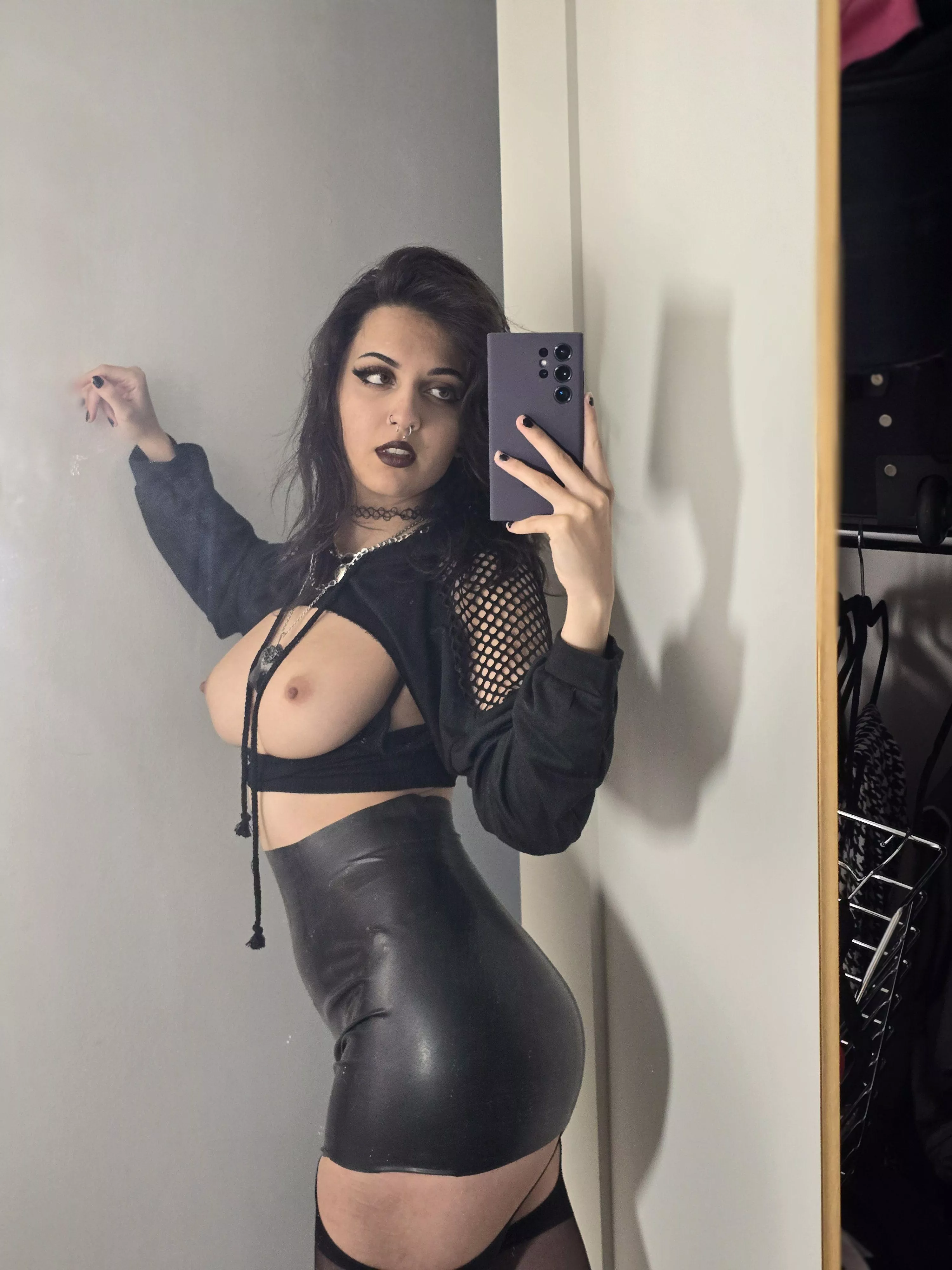 give em a good slap 😏🥴 posted by Obvious_Confusion699