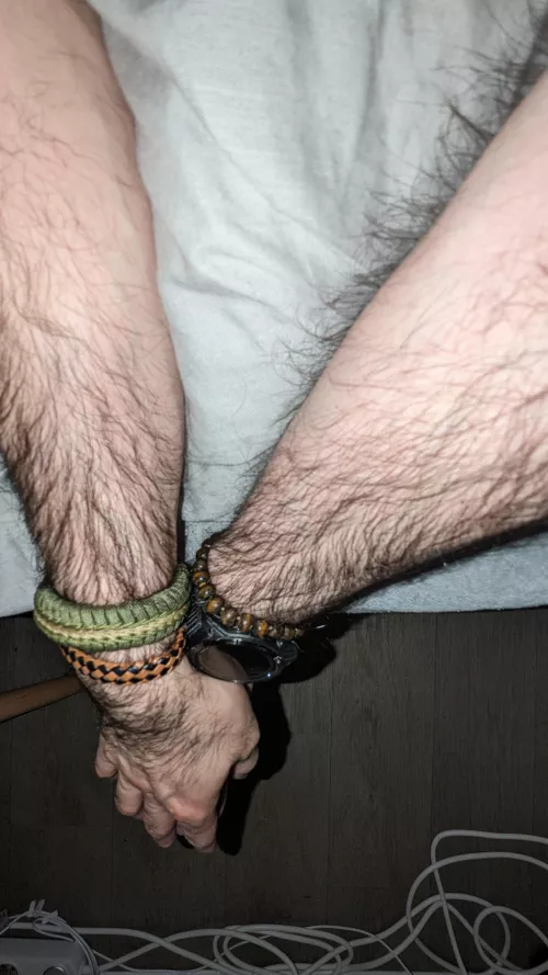 Hanging arms. by Anxious_Ananas_643