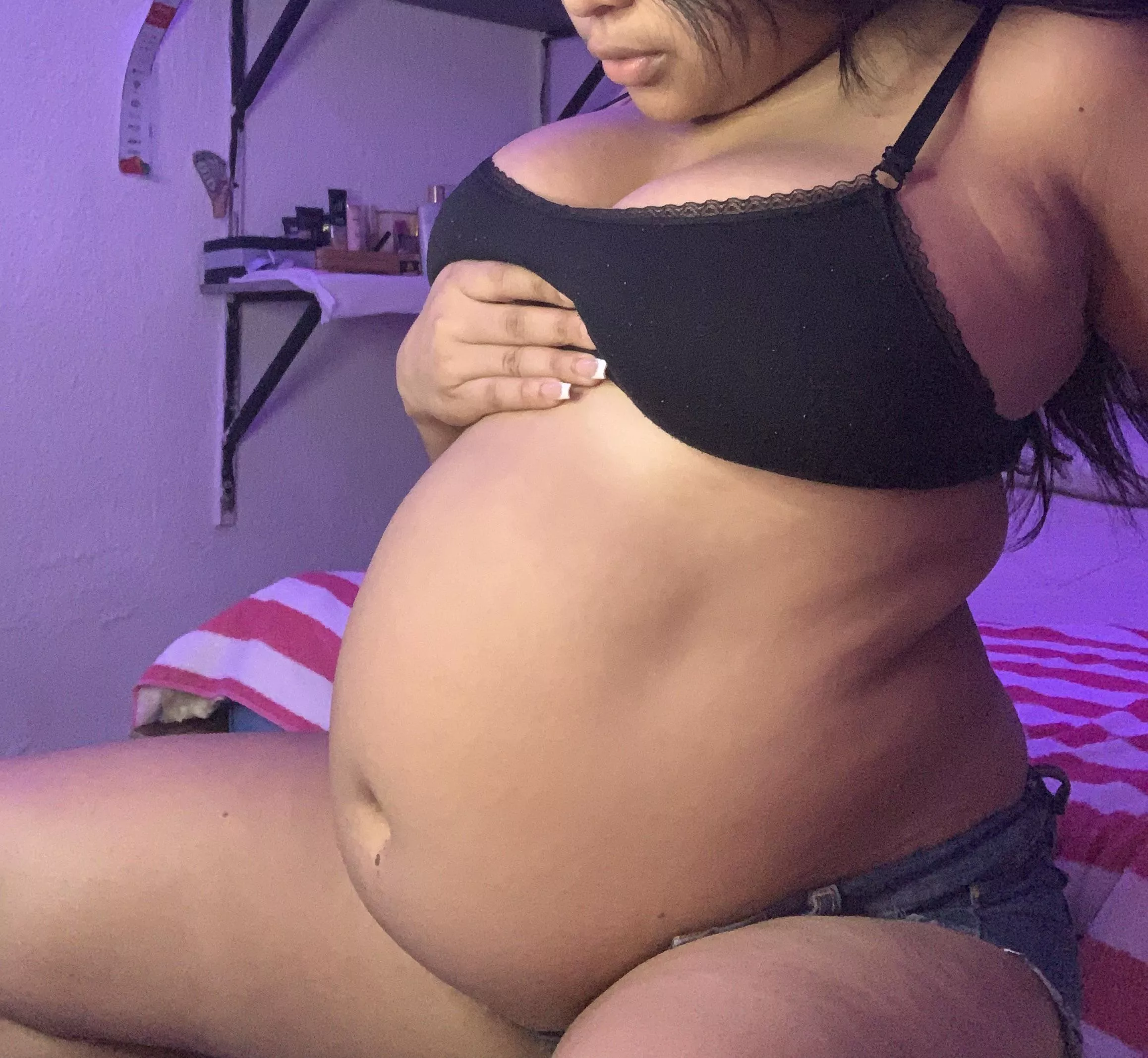 Hot🥵🔞🔞🔞 posted by Kbellystuff