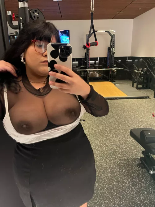 I love exploring hotels late at night by sluttychinesefood