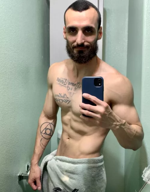 Leaning out for su[m]mer by Additional_Example93