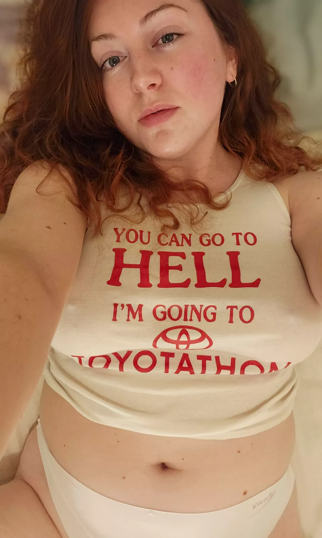 Legs spread and ready for you posted by hallellaxxx