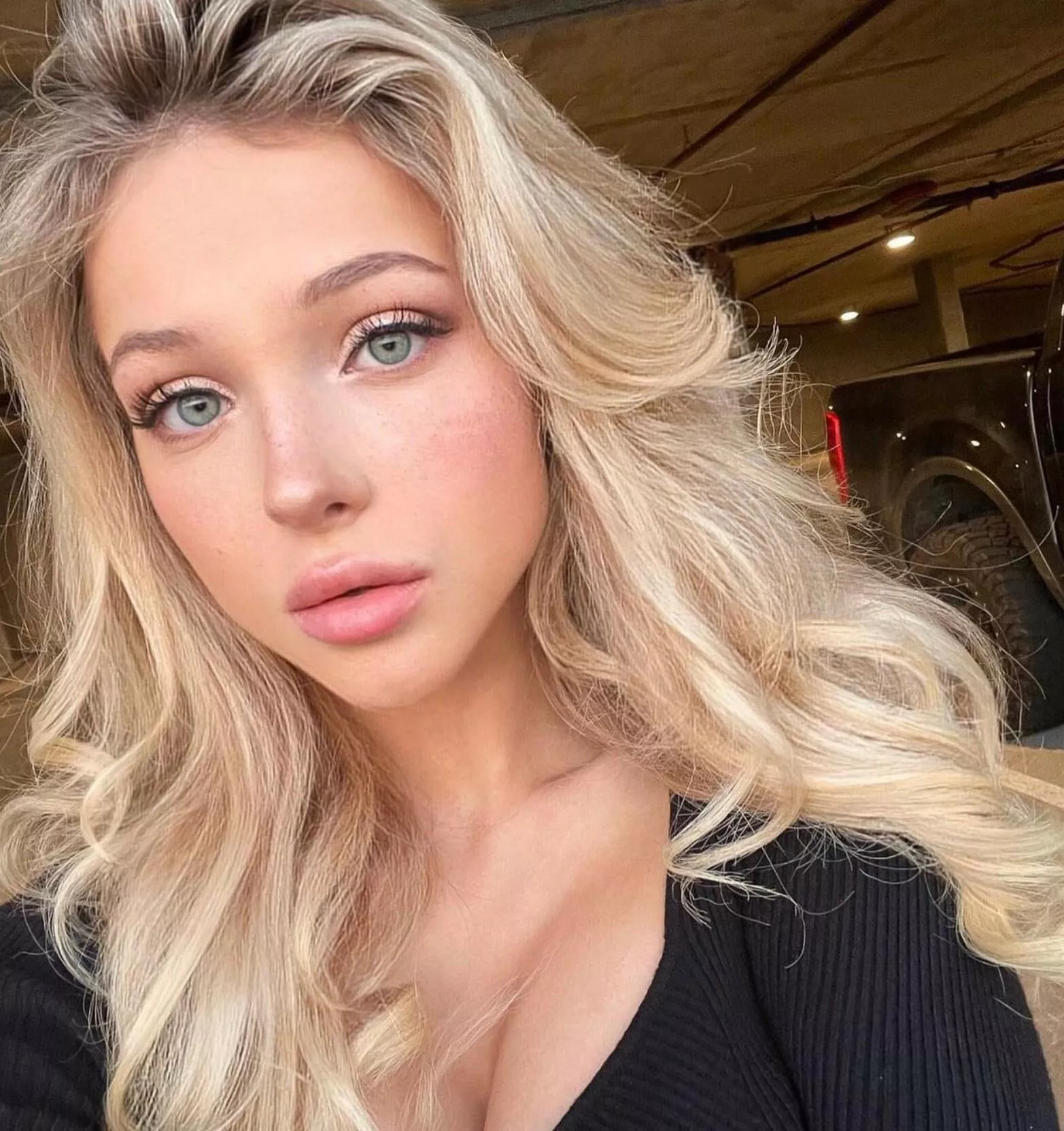 Natalie Levin posted by qwer5r