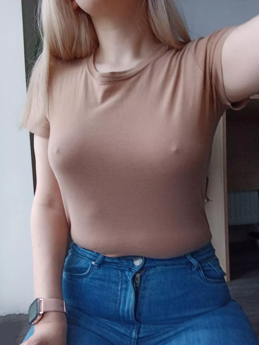 Obviously no bra today posted by pixiiie_chloe