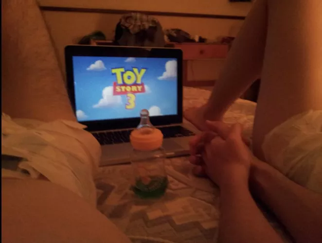 Old pics with my ex-daddy, but still love the picture. Who wants to replace him et stay diapered with me !? 😇 by xnown