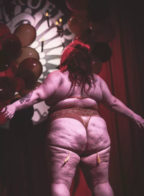 Shaking my ass for an audience is a turn on by Greenxxx55