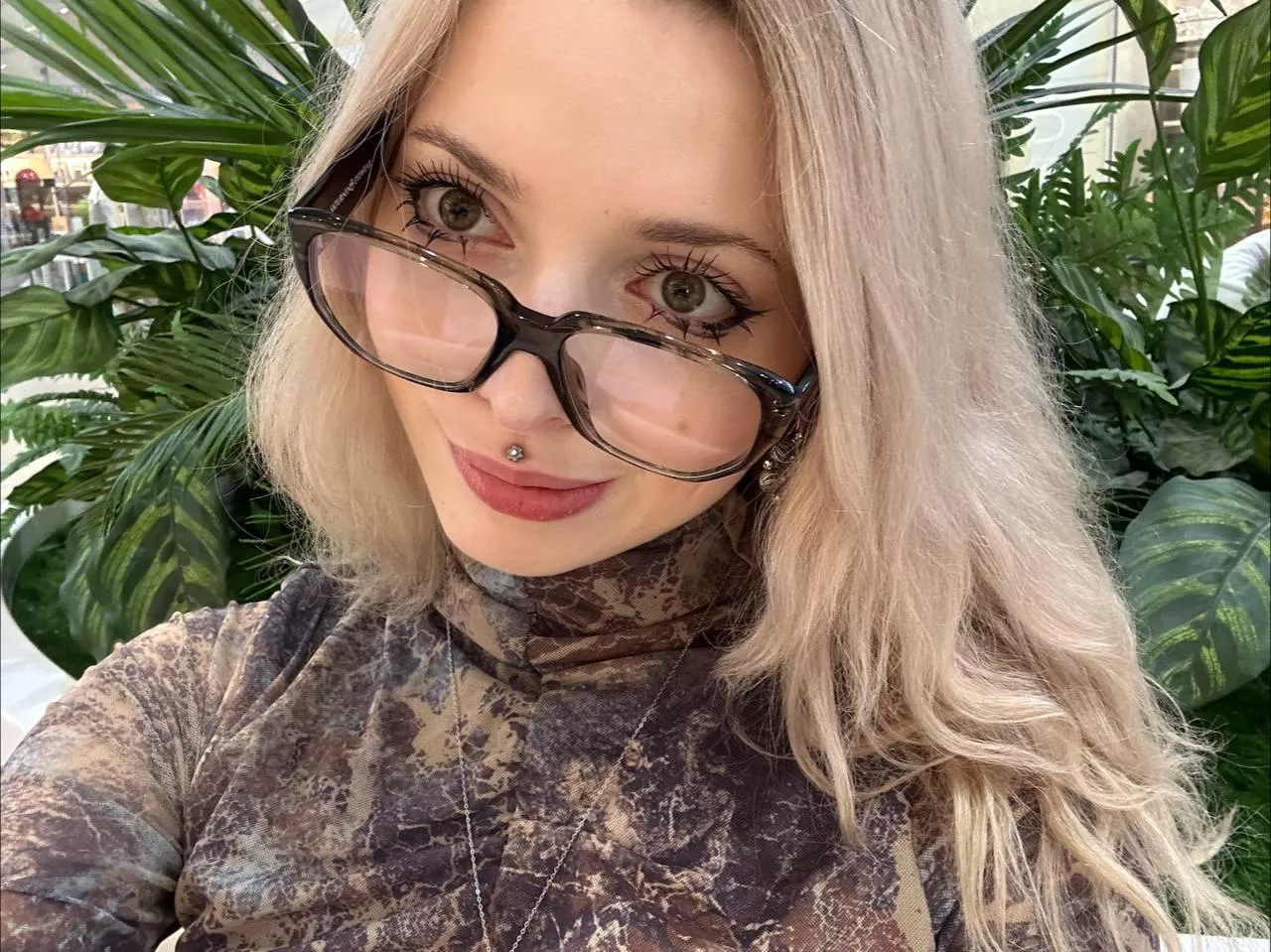 Today after work, I will undress in front of you, BOSS posted by HottiePetiteGirl