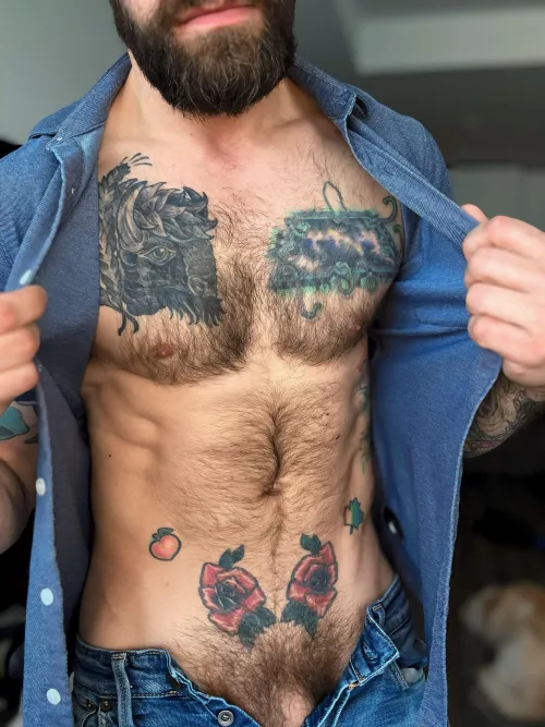 [31] Who loves tattoos and fur? ;) by thedarrenduvall
