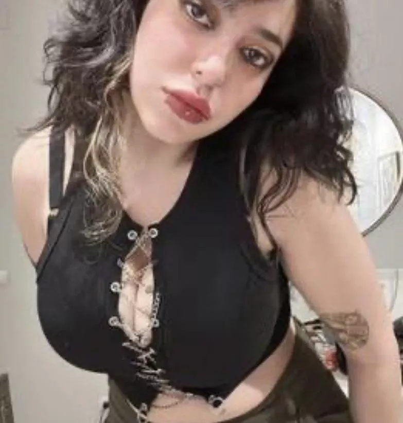 Anyone know her name? posted by 6_twinkle_toes_9