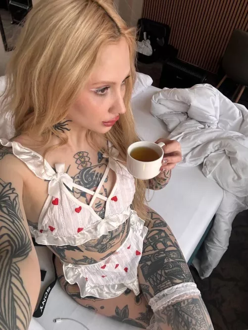 Be my study buddy, i can't focus when Im alone by crassfeather