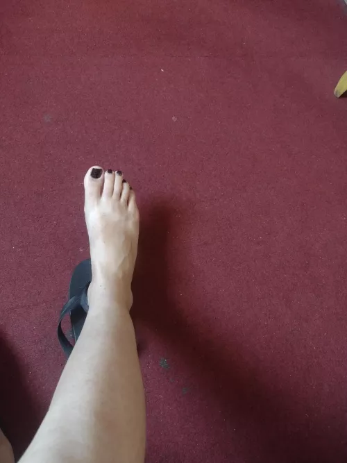 Big feet 🖤🥰🥰 by 23bugle0