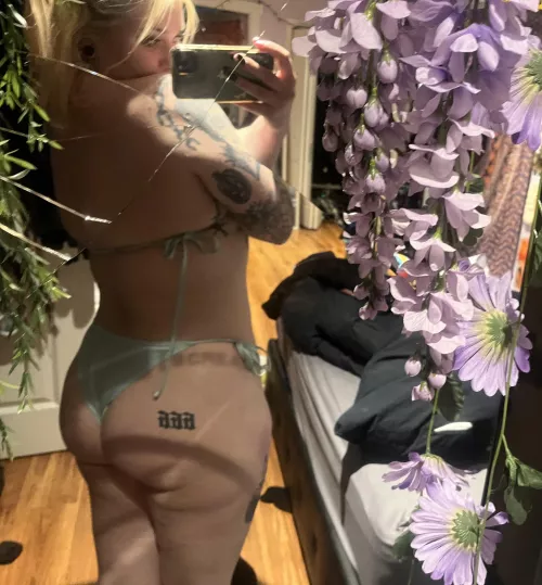 Curvy from head to toe  by roxiiamber2