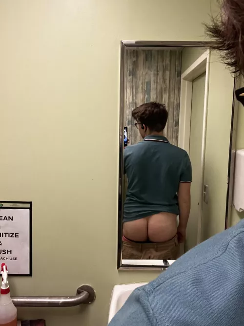 Distracted at work by Hungexplorers