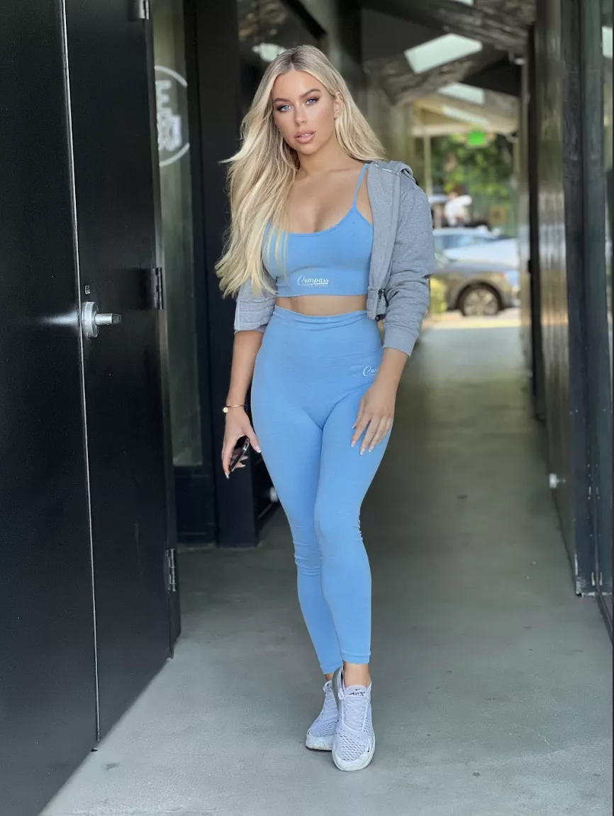 do you like my gym outfit (f) posted by itsTiffanyStanley