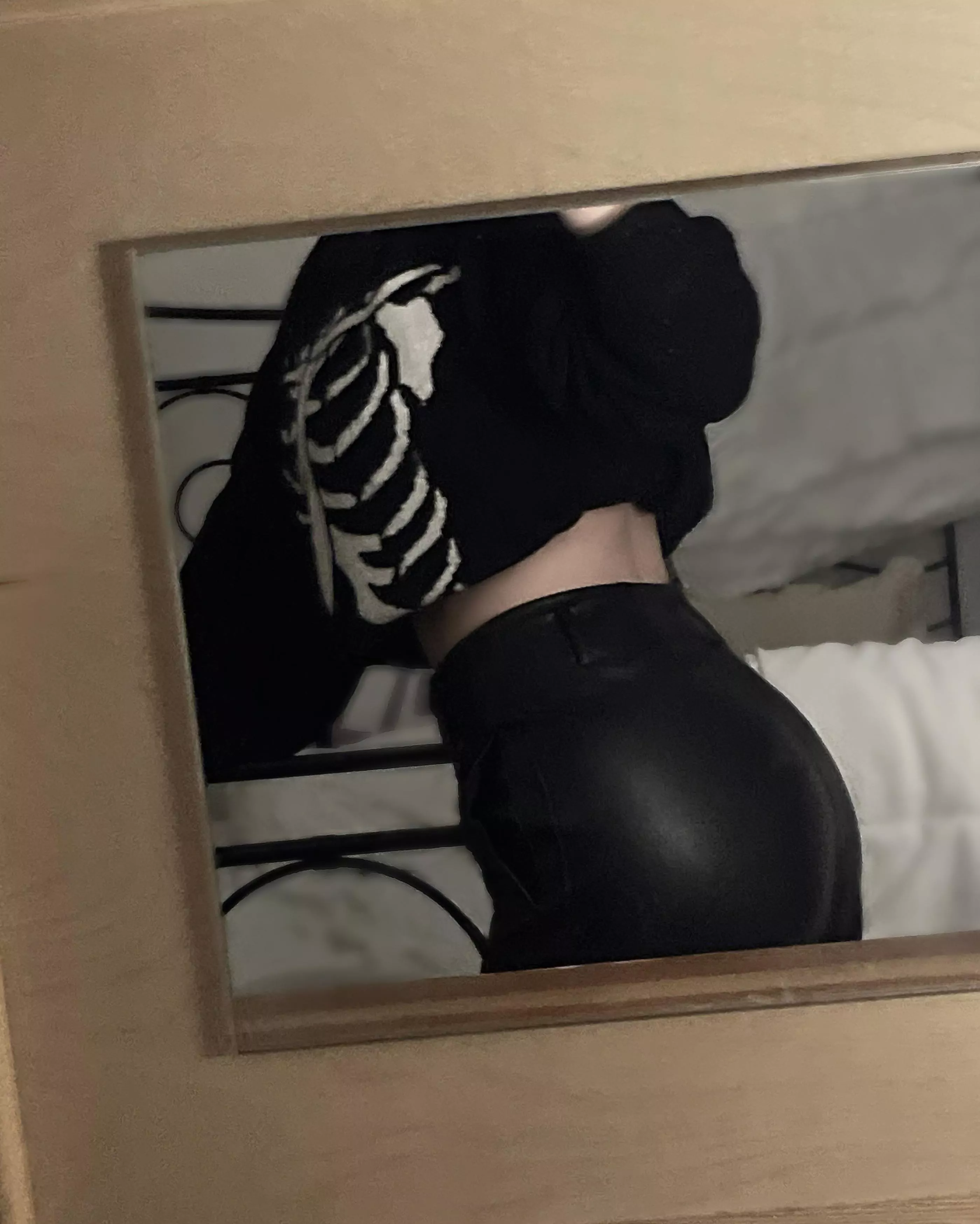 happy friday~ 🤍 posted by eye_wormz