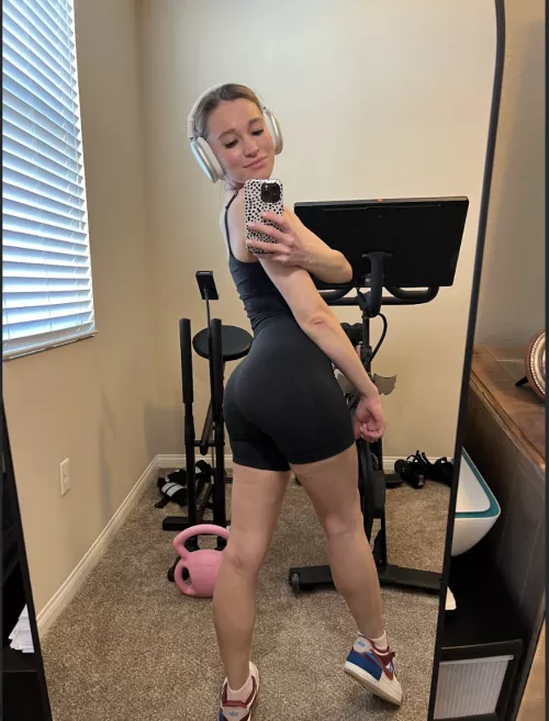 hitting the gym later tonight (f) by Itsmetate