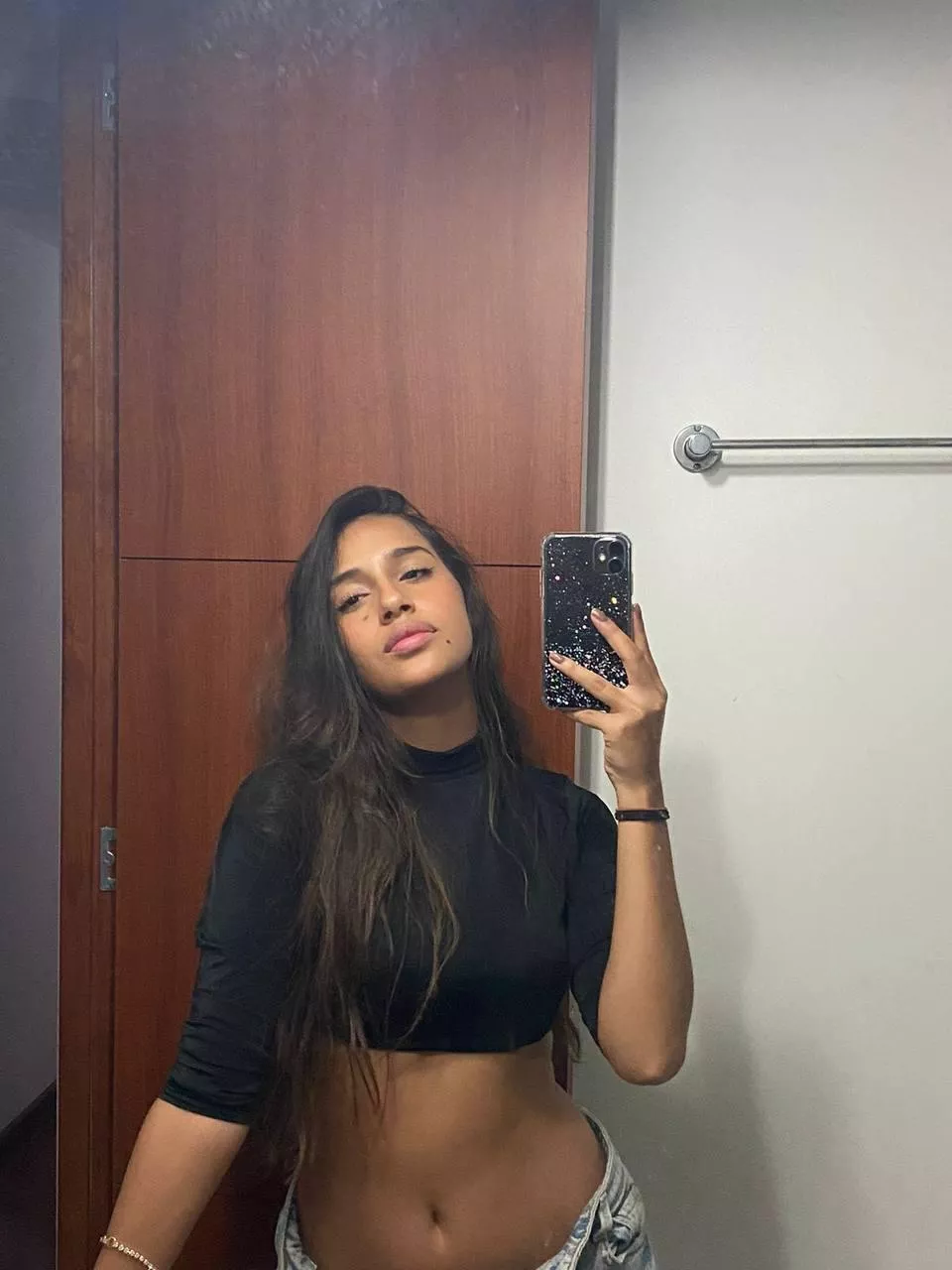 I love my curves in mirror pics, I'm sure you do too;) posted by iheart_bunnies_