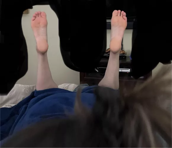 My hubby’s view when getting sucked off by SexySoles85