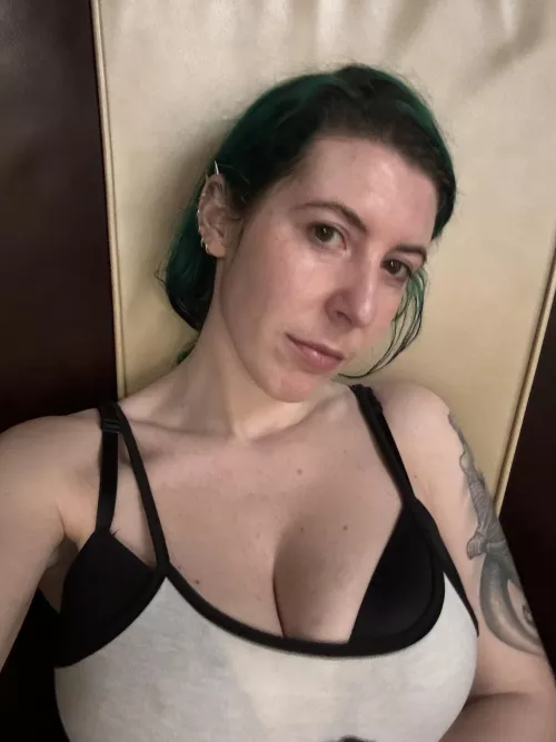No makeup cleavage by sirenskiss3