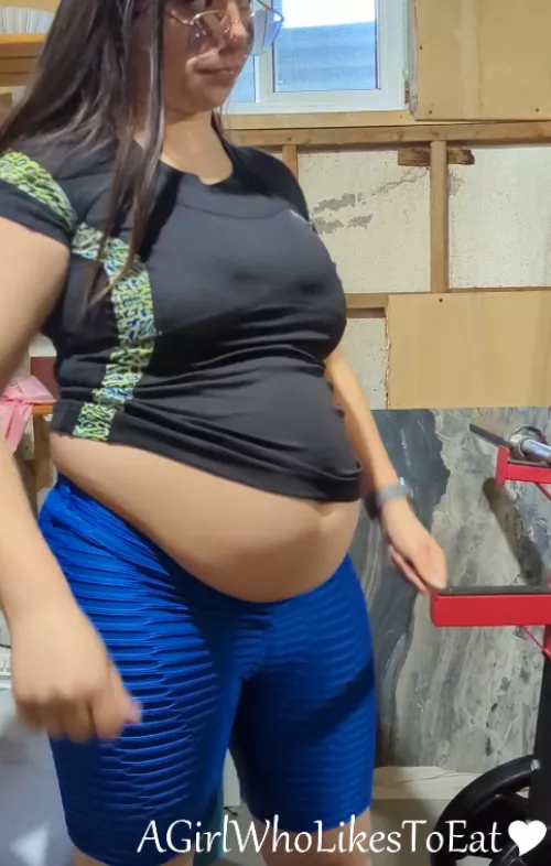 Once upon a time this shirt covered my WHOLE belly 😜 by AGirlWhoLyks2Eat