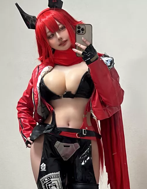 Red Hood from Nikke by tennensui_cos by YoMikeeHey